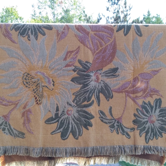 Beautiful 🌻 Pattern Throw/Blanket - Picture 2 of 8